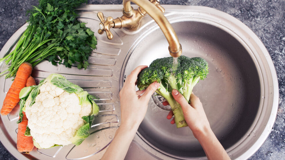 Разтвор от вода и сода отмива пестицидите от плодовете и зеленчуците