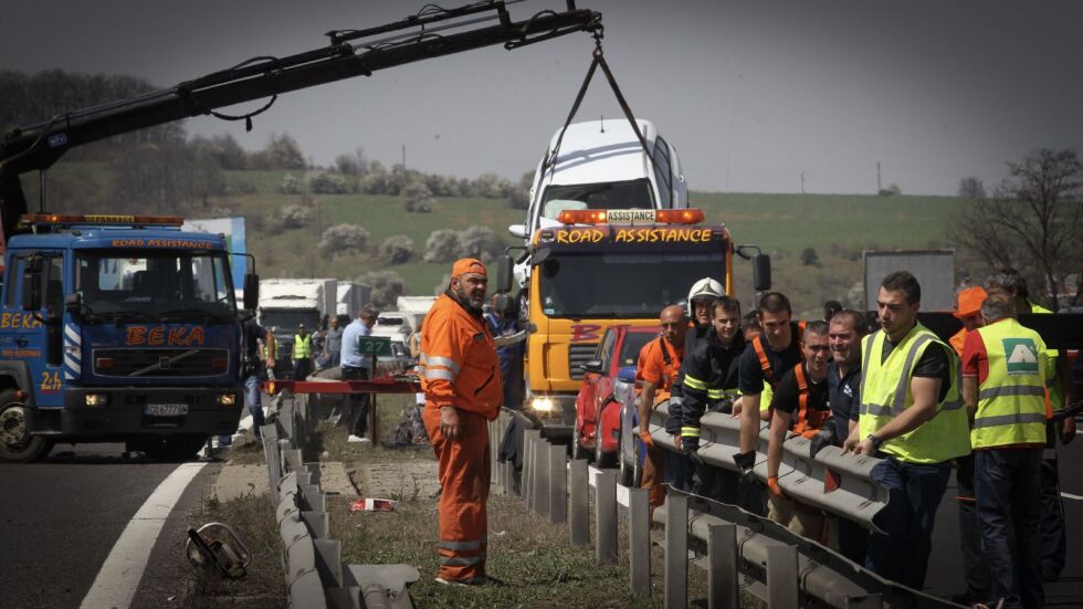 Петима ранени при катастрофата с автобус на „Тракия” още са в критично състояние