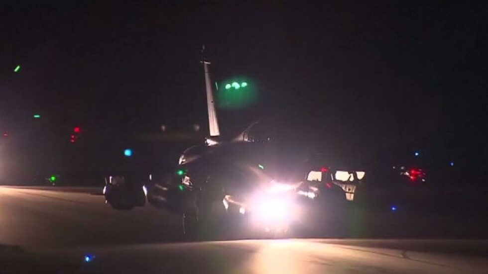 Френски военни самолети излитат за ударите по Сирия (ВИДЕО)