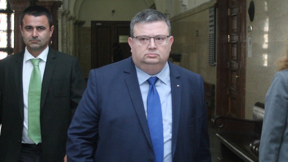 Цацаров поиска да се отнеме българското гражданство на четирима души
