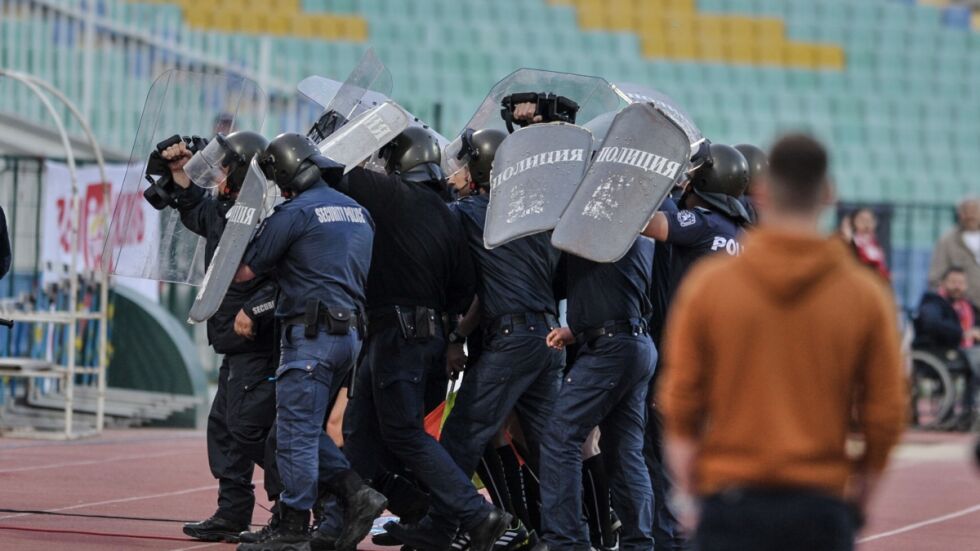 Световните медии говорят за "сините" изцепки, а не за български футбол