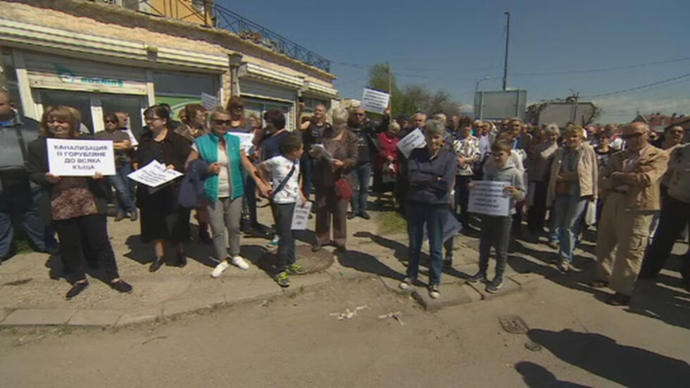 Жители на Горубляне имат данни за искани подкупи от Десислава Иванчева