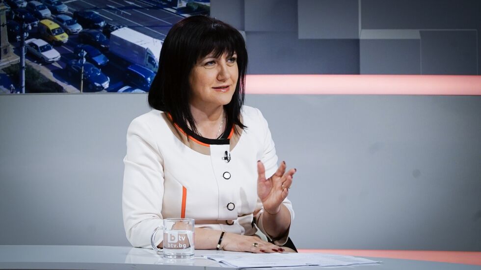 Караянчева: Симеонов има право да бъде избран за зам.-председател на НС