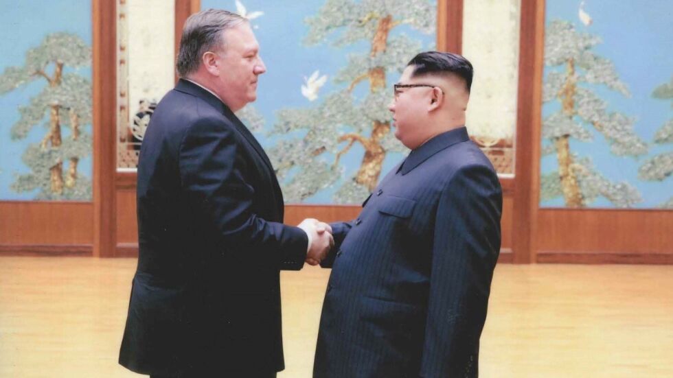 Белият дом публикува снимки от срещата между Помпейо и Ким Чен-ун