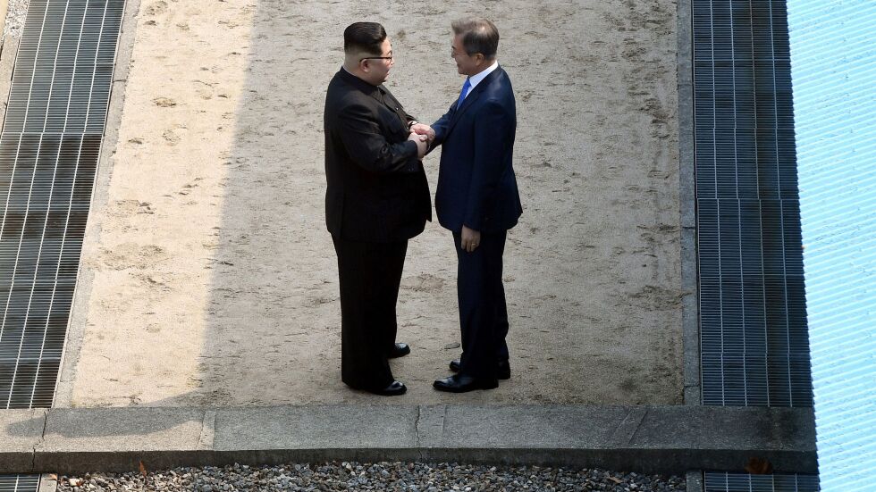 Среща на лидерите на Северна и Южна Корея: Ще се видят ли Тръмп и Ким Чен-ун?