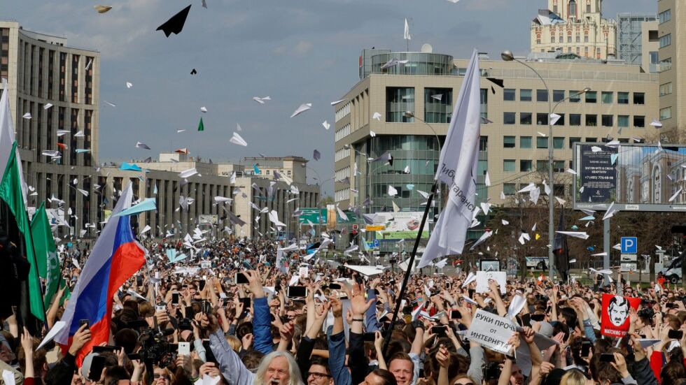 Хиляди протестираха в Москва срещу блокирането на платформата за съобщения "Телеграм"