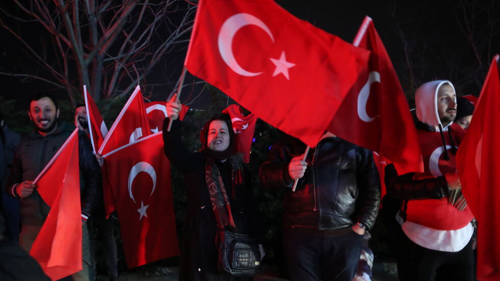 Опозицията печели част от ключовите кметски места в Турция