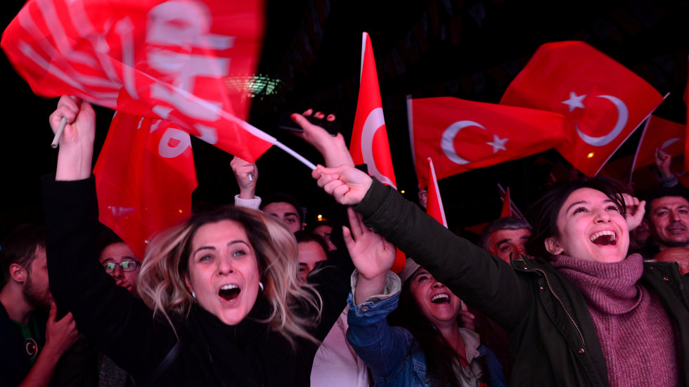 Тежко поражение: Ердоган губи Истанбул и Анкара на местните избори 