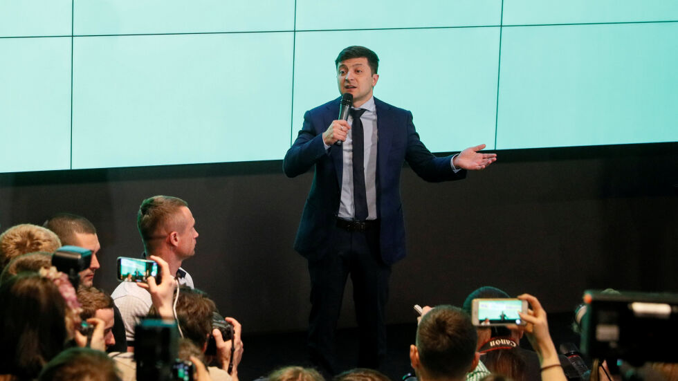Президентски избори в Украйна: Комикът Зеленски поведе пред Порошенко