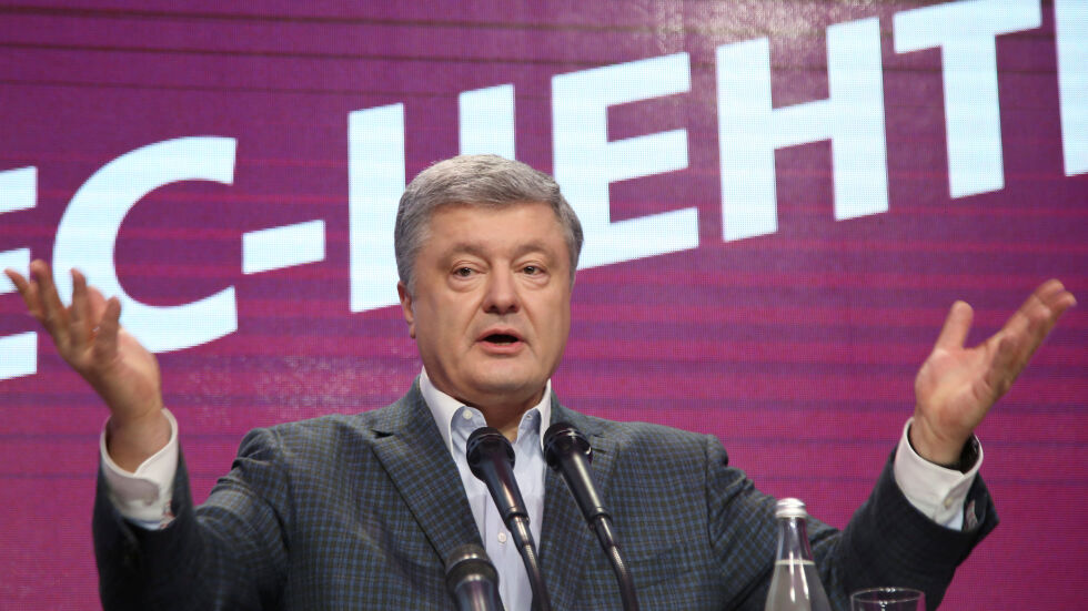 Украйна разследва Петро Порошенко за държавна измяна