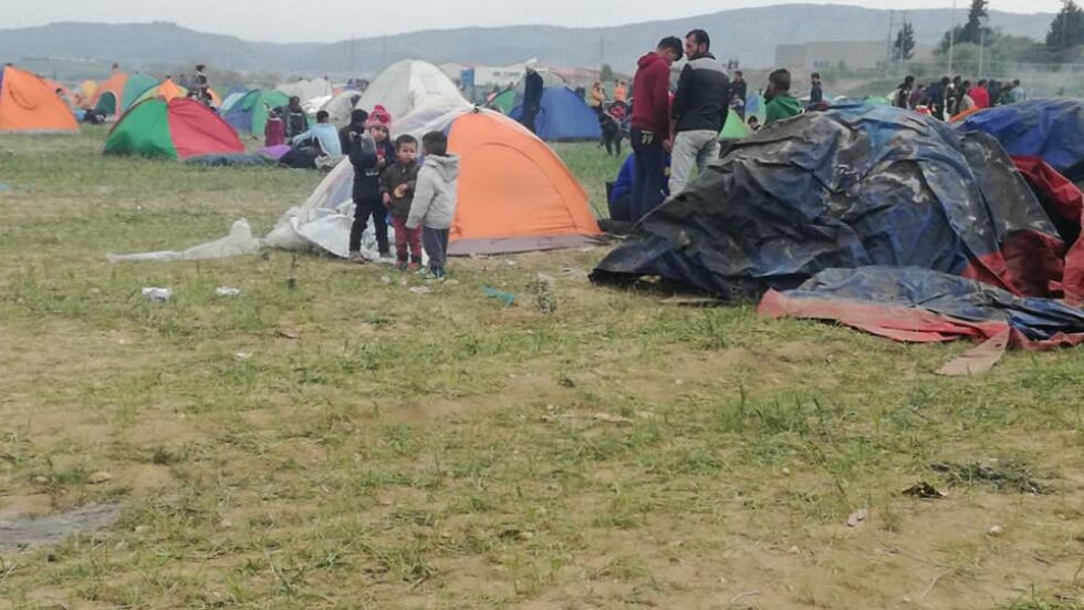 Мигрантите край Солун отказват да се върнат в бежанския лагер