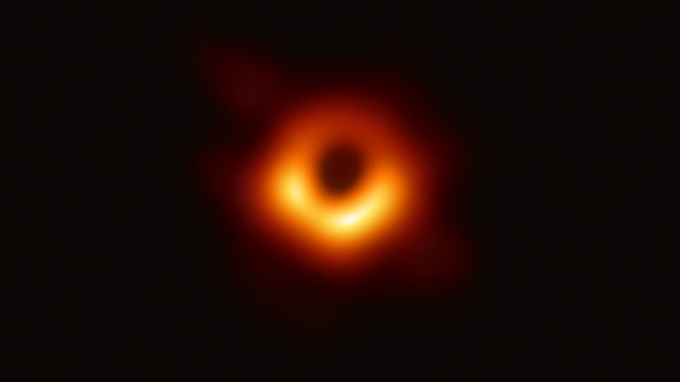 Това е първата снимка на черна дупка