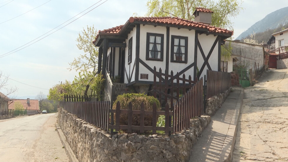 Родното място на баба Илийца може да стане българското село на книгата