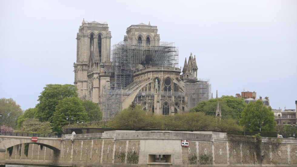 „Нотр Дам” в Париж отваря врати за първата служба след пожара