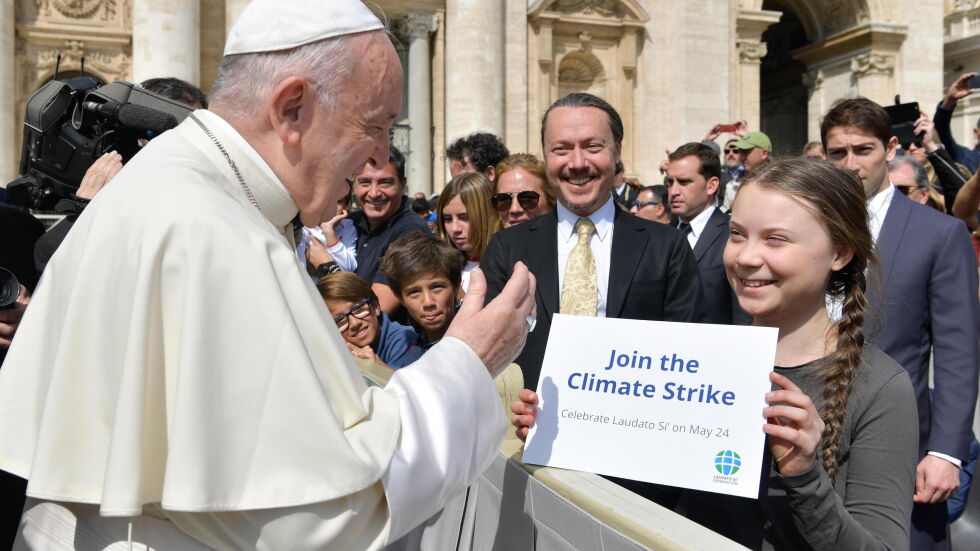 Папа Франциск раговаря с 16-годишната екоактивистка Грета Тунберг 