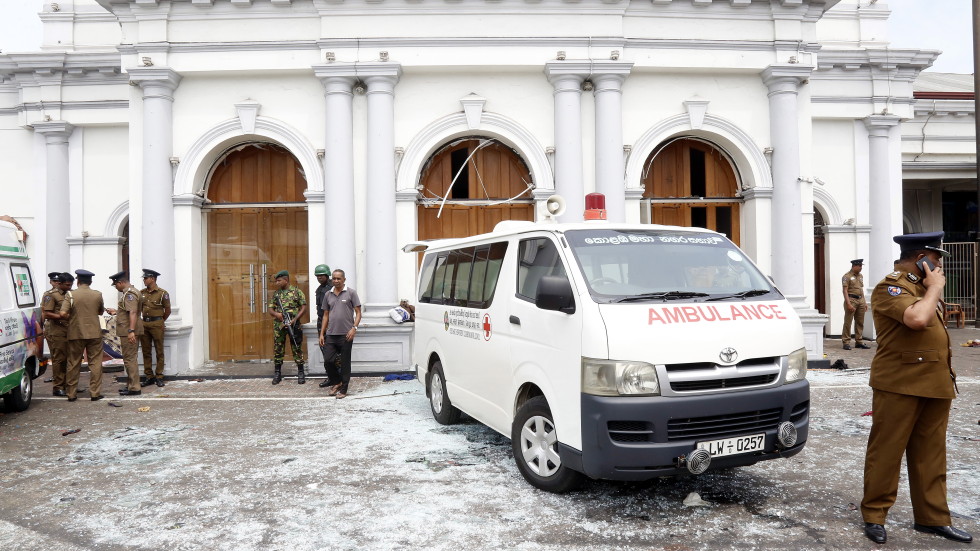 Експлозии в църкви и хотели в Шри Ланка, има жертви и ранени (ВИДЕО И СНИМКИ)
