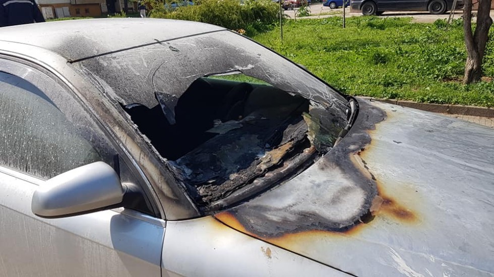 Запалиха личния автомобил на кметицата на Козлодуй (СНИМКИ)