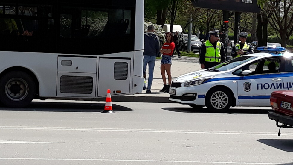 Автобус блъсна възрастен мъж на пешеходна пътека в Пловдив 