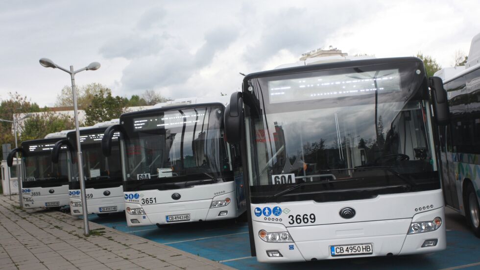 Нови автобуси на газ и със зарядни за телефони тръгват в София (ВИДЕО И СНИМКИ)