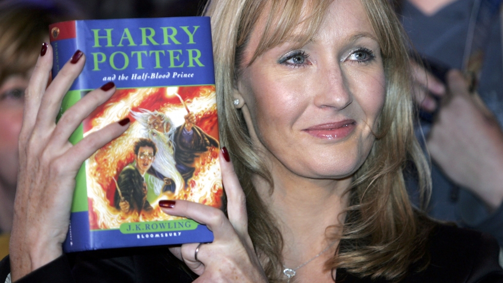 Авторката на “Хари Потър” предполага, че може да е била заразена с коронавируса