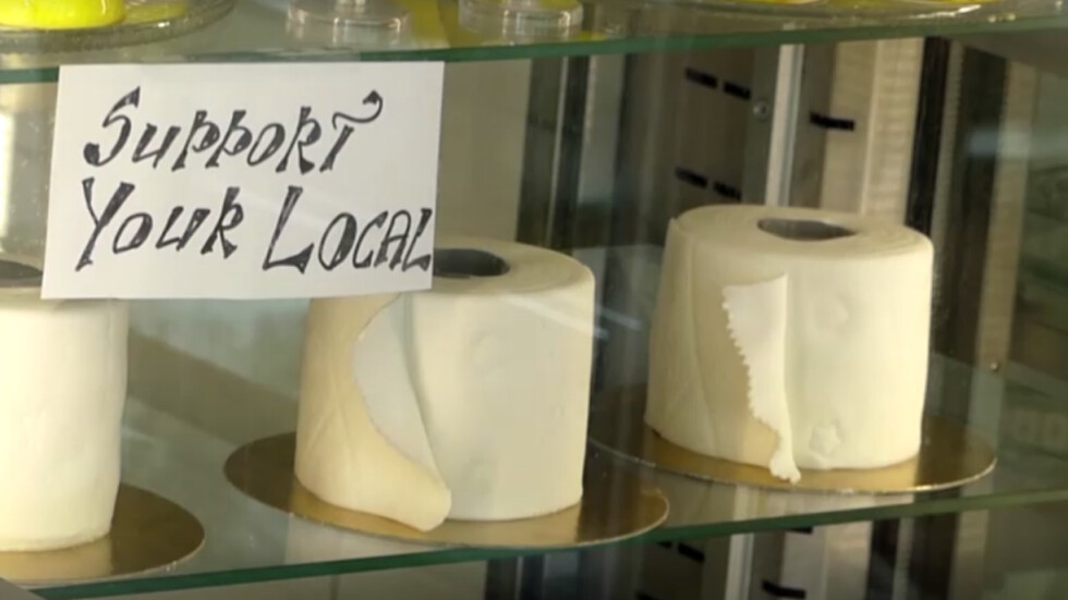 Торта с форма на тоалетна хартия спаси от фалит пекарна в Хелзинки