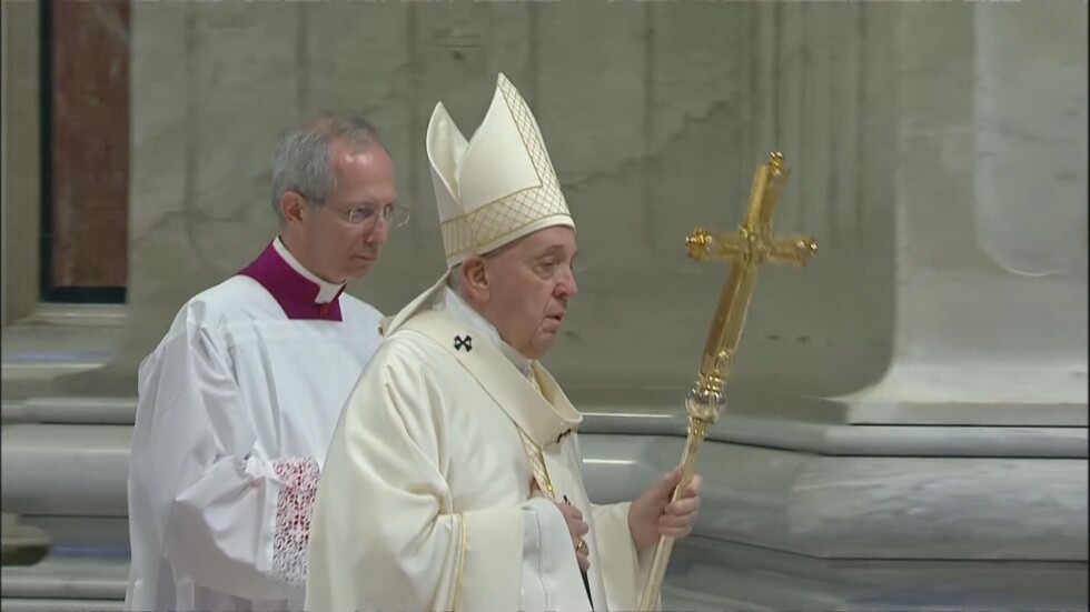 Кардинали от близкото обкръжение на папа Франциск са с коронавирус