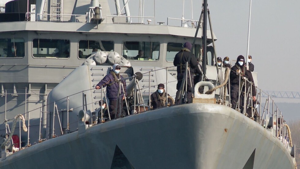 "Верни" се завърна: Екипажът на бойния кораб остава в изолация 