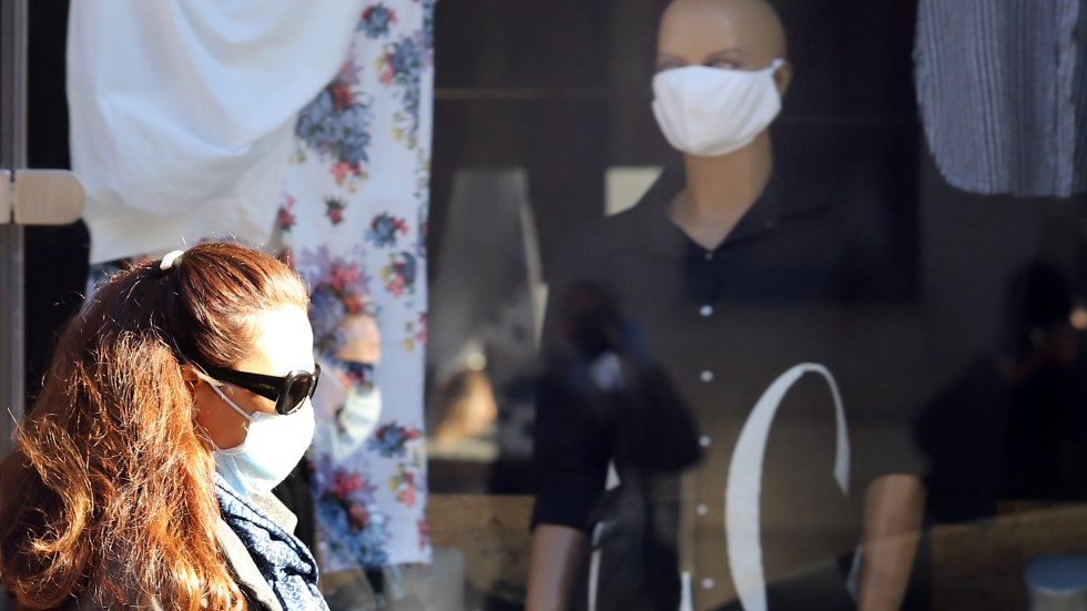 Над 400 жалби през уикенда срещу задължителното носене на маски 