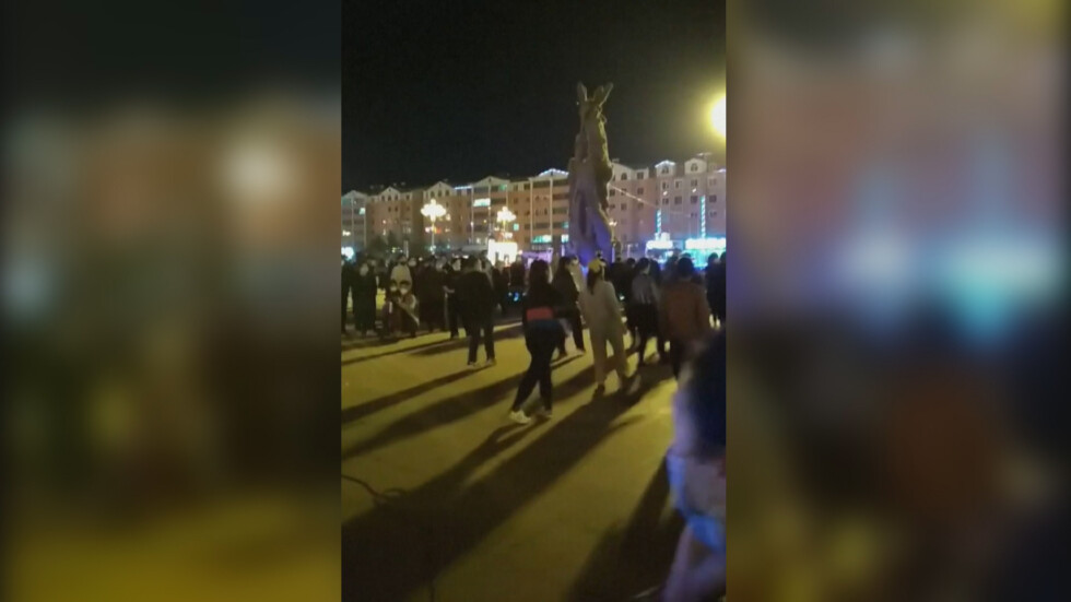 В Ухан танцуват на площада след вдигането на карантината