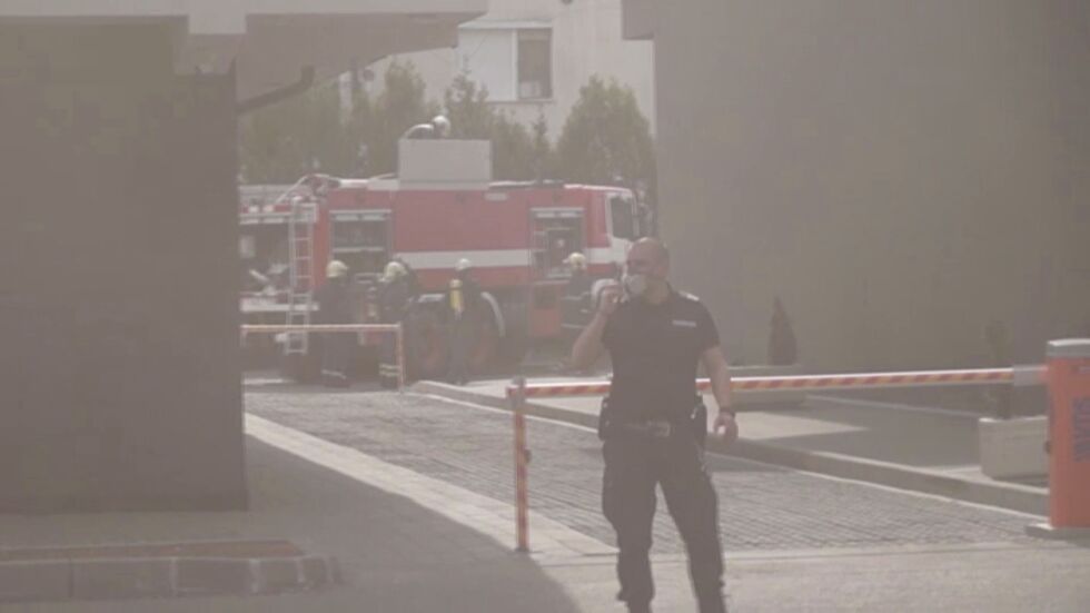 5 часа гасиха големия пожар в бургаски магазин за техника