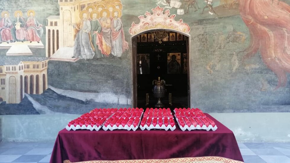 На Велики четвъртък: 2020 яйца бяха боядисани в Бачковския манастир