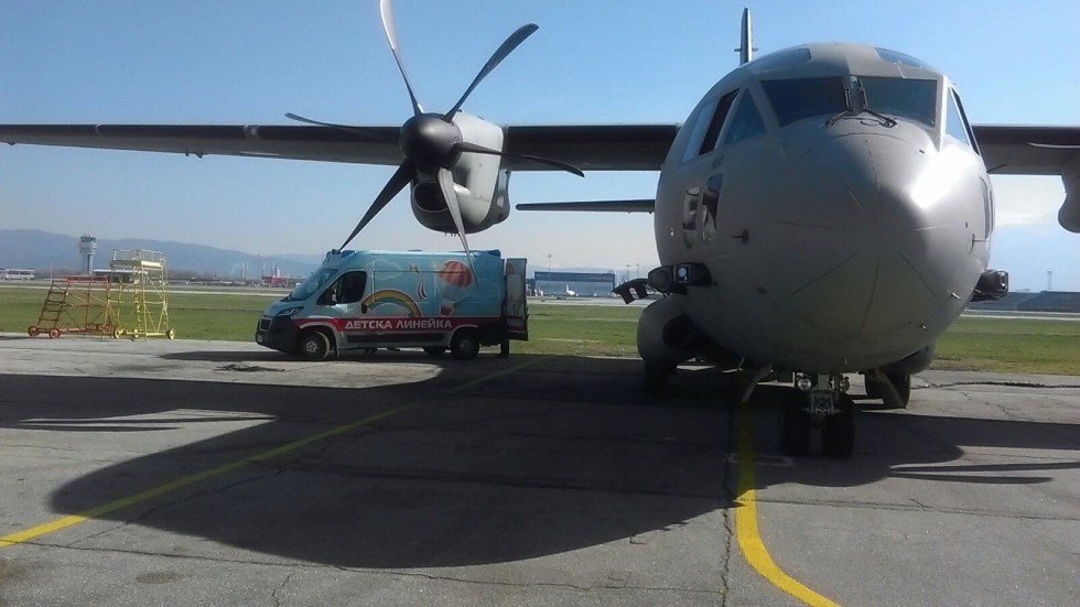 7-годишно дете в спешно състояние беше транспортирано с военен самолет в София