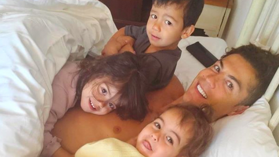 "Най-добрият начин да започнеш деня": Кристиано Роналдо с децата си и Джорджина Родригес