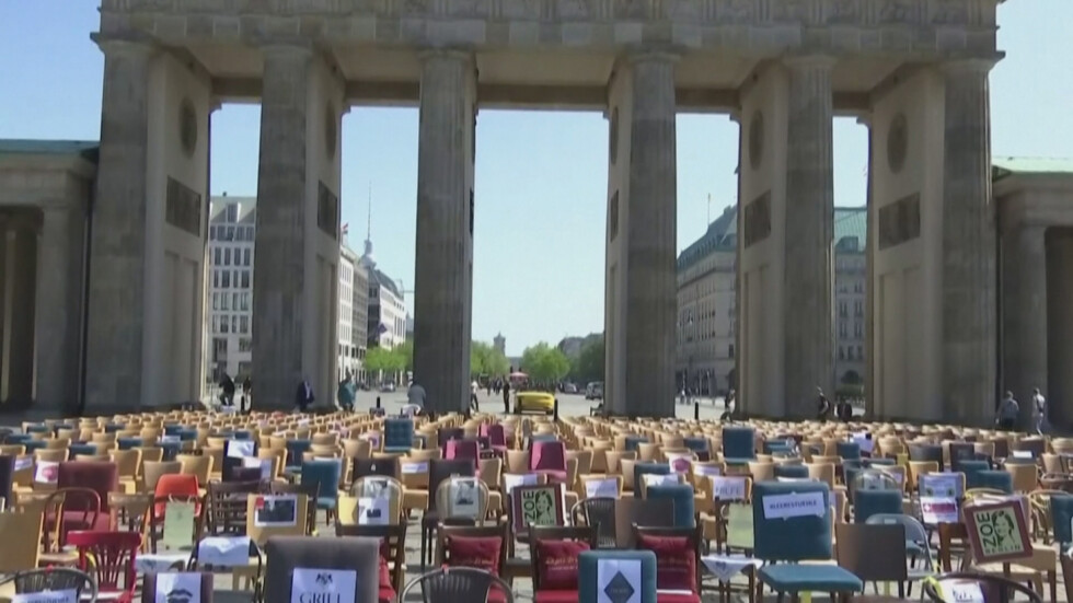 Протест с празни столове в Германия