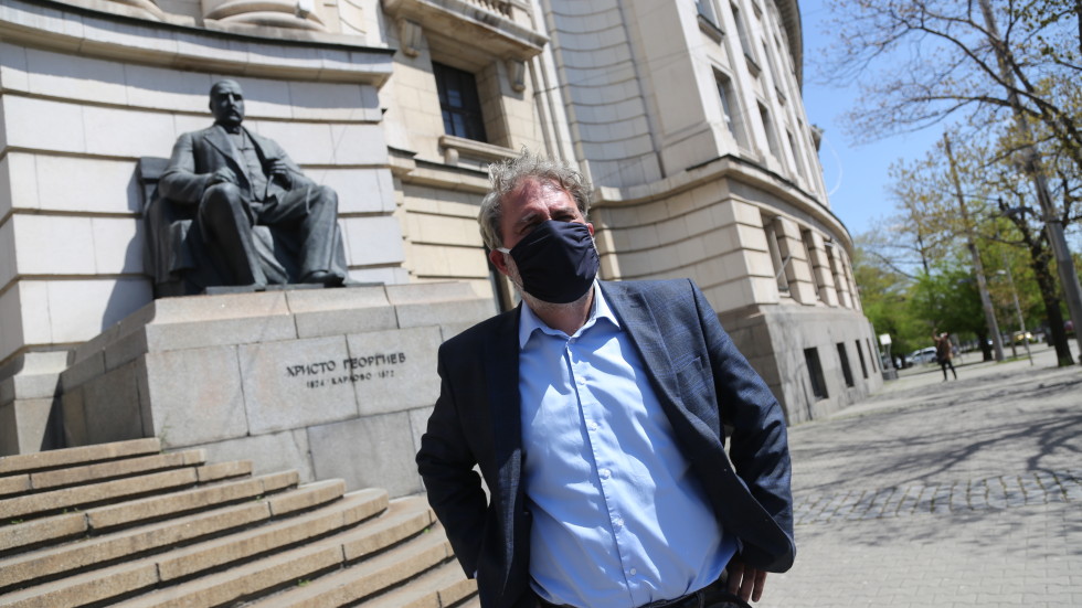 Боил Банов: Дупките по фасадата на Софийския университет са нарушение на закона (ВИДЕО)