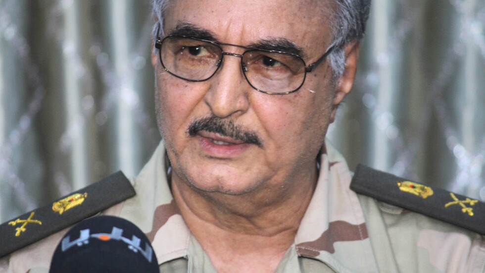 В Либия: Отново социалист в мундир поиска цялата власт