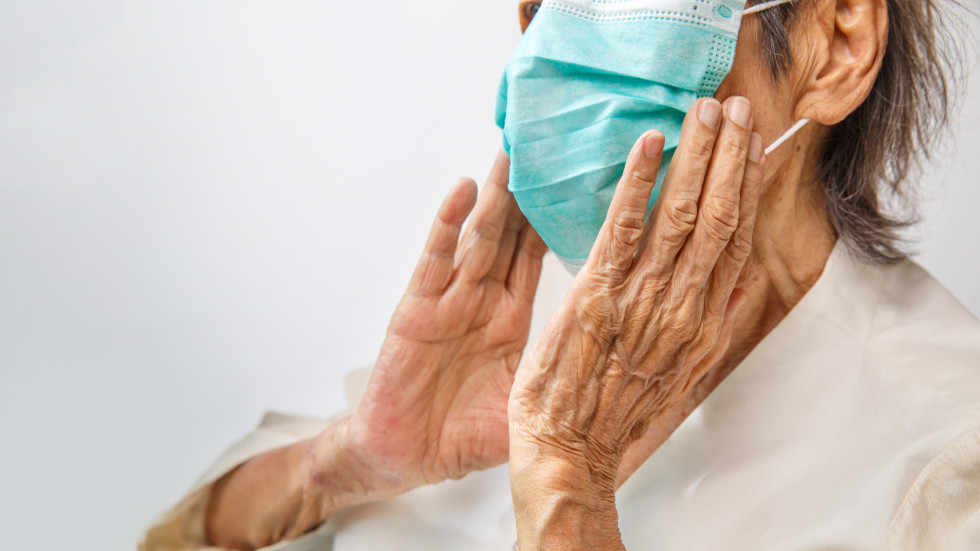 Започват да тестват за коронавирус персонала на старческите домове