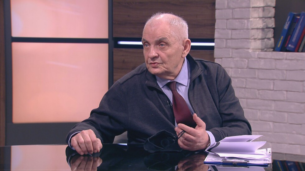 Доц. Димитров, ЦИК: Утре ще е ясен броят на подвижните урни за COVID болни