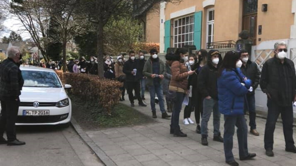 Българите в Германия чакаха по три часа, за да гласуват