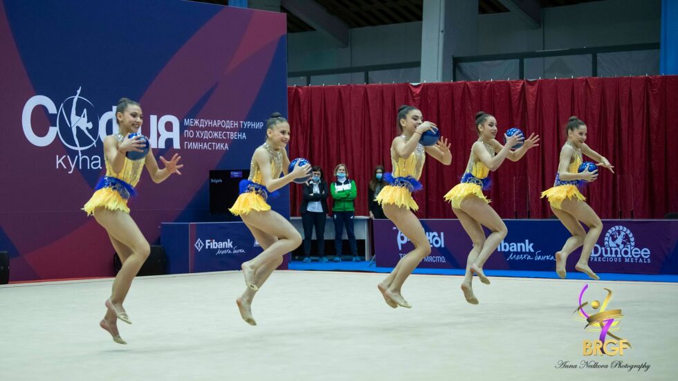 Ансамбъл-девойки с бронз в многобоя от турнира за Купа "София" 