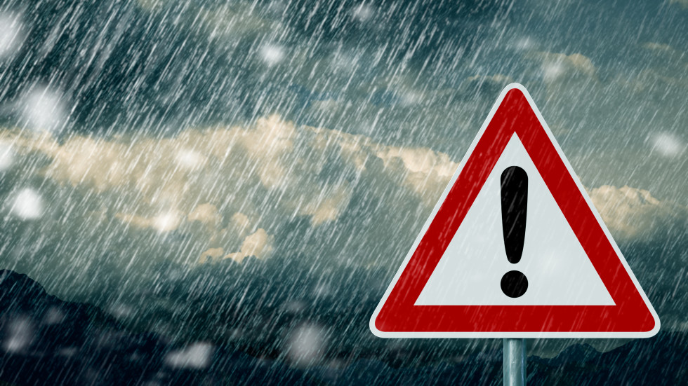 Мощен циклон вилнее над България: Предупреждения за опасно време