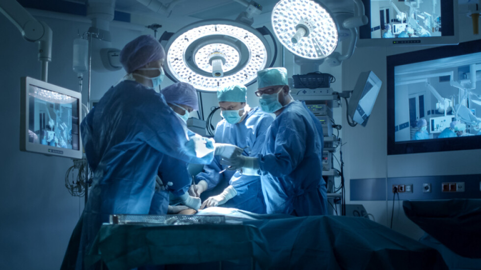 Гигантски 26-килограмов тумор отстраниха хирурзи в Плевен