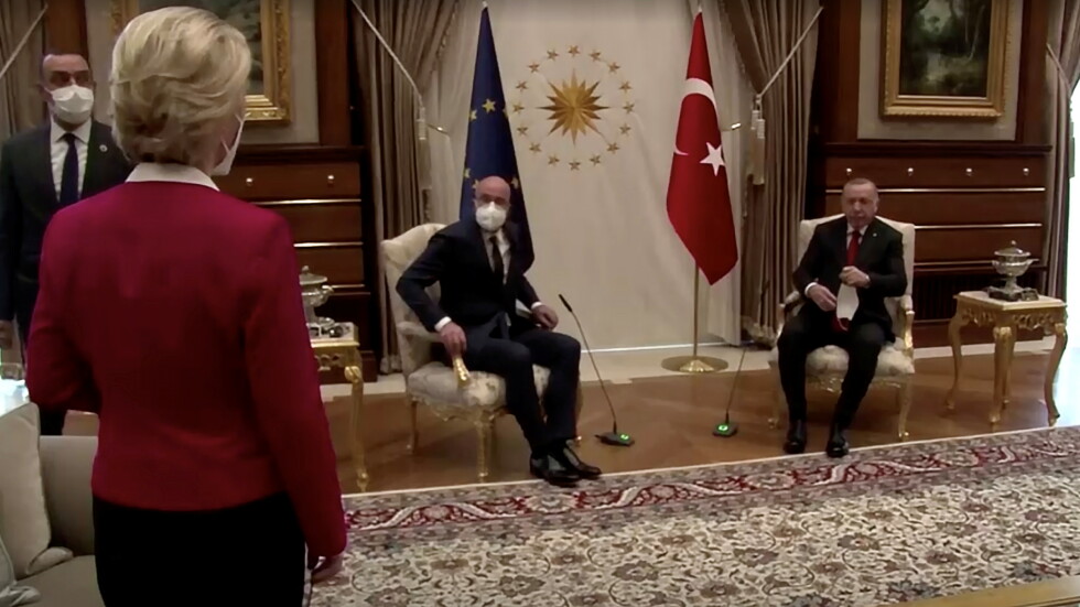 Има ли протоколен гаф при срещата на Фон дер Лайен с Ердоган?