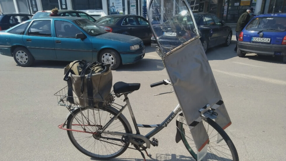 Мъж от Силистра сглоби сам колело, което пази от COVID-19