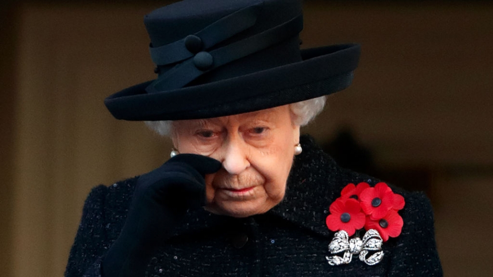 Защо Елизабет Втора най-вероятно ще седи сама на погребението на принц Филип?