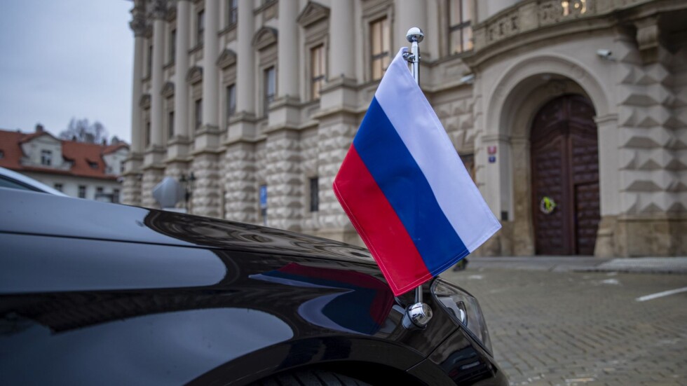 Излетя първият самолет с руски дипломати, изгонени от Чехия 