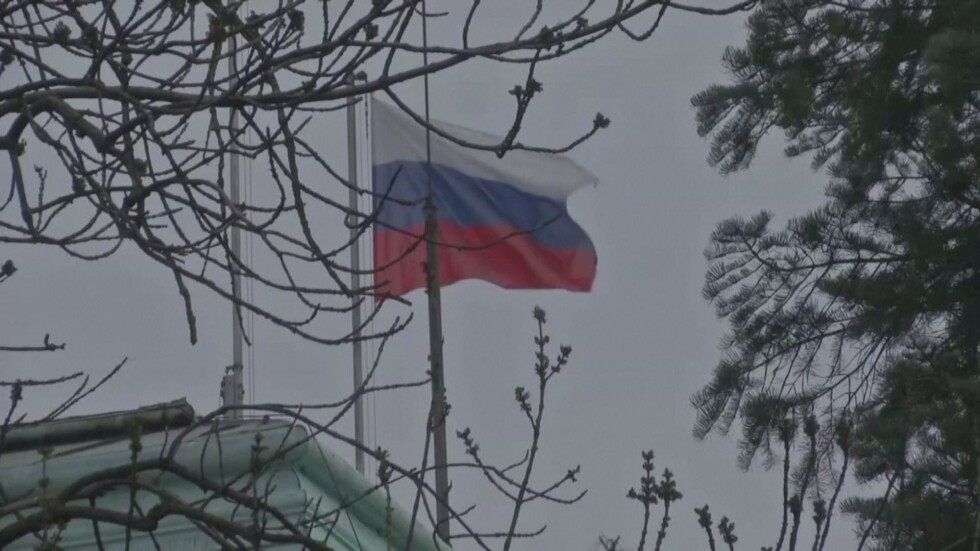 Шпионски скандал в Чехия: Изгонените руски дипломати отлетяха за Москва