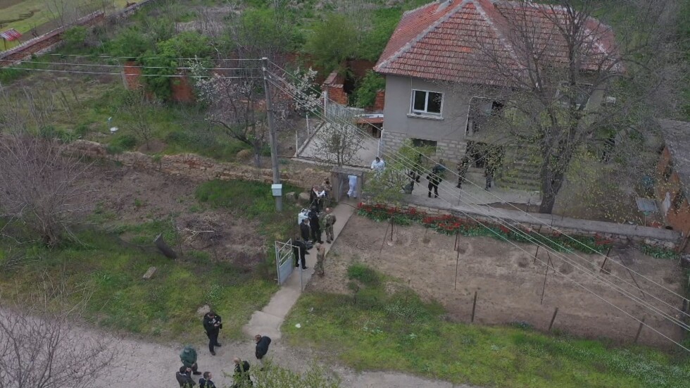 Убийството във Врачанско: Използван е боен пистолет, незаконно притежаван