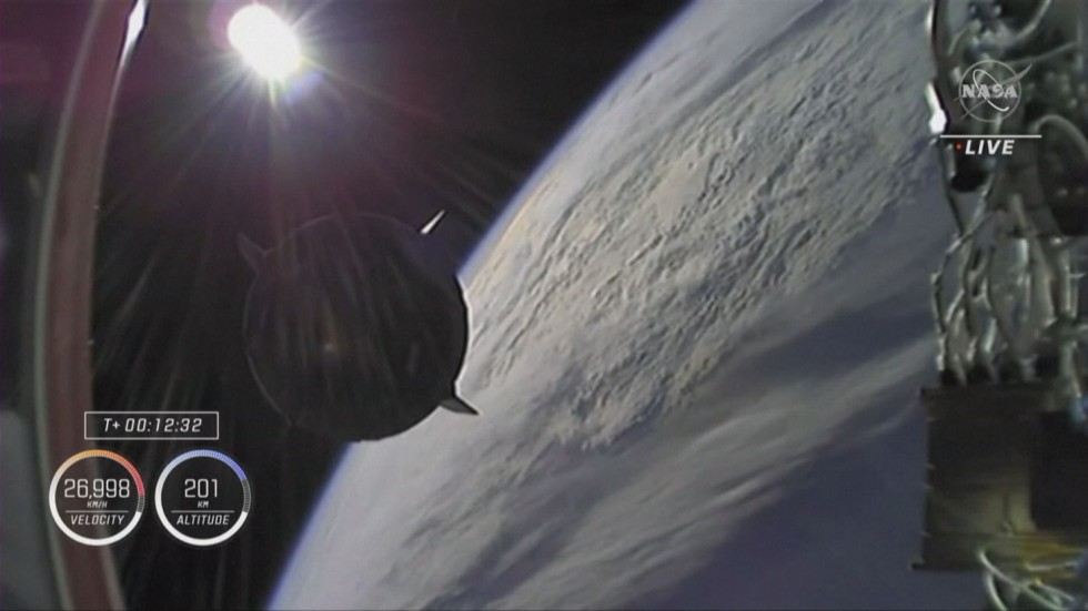 „Хюстън, имаме проблем“: Астронавтите на капсулата на „Спейс Екс“ останаха без тоалетна