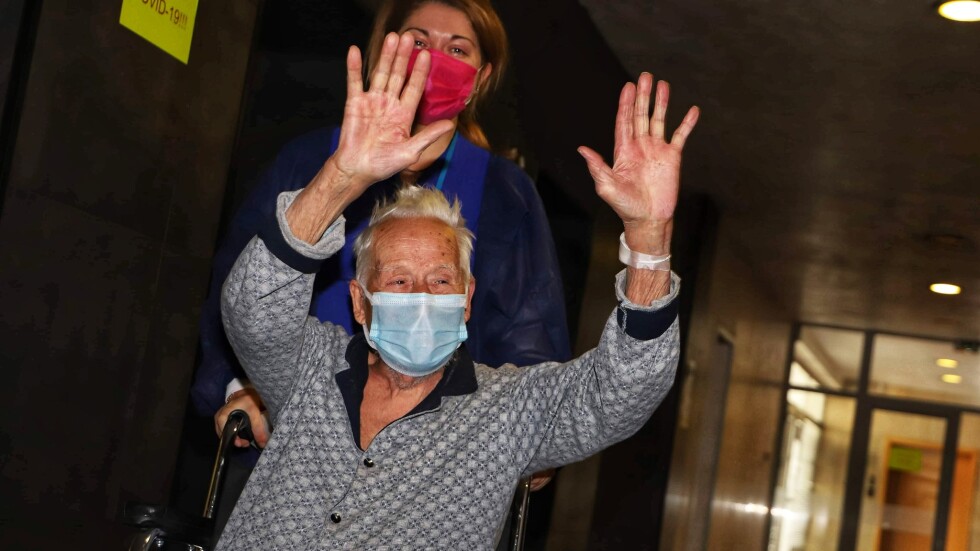 Жажда за живот: 98-годишен мъж пребори COVID-19 след 15 дни в болница